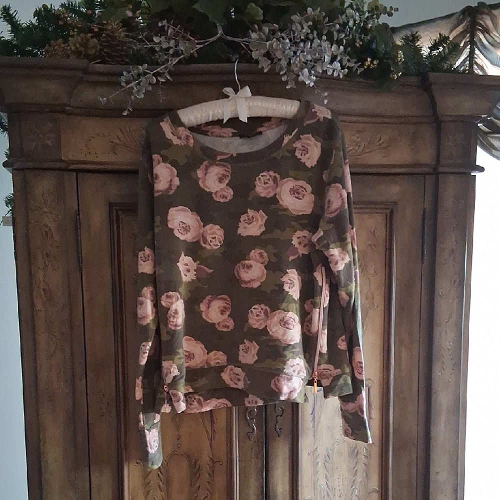 Floral Camouflage Long Sleeve Top